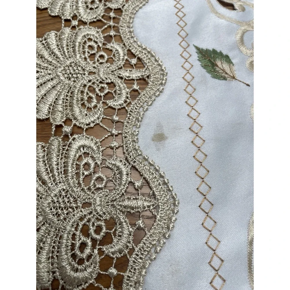 Chickadee And Lace Border Table Runner From Bed Bath And Beyond - Preowned